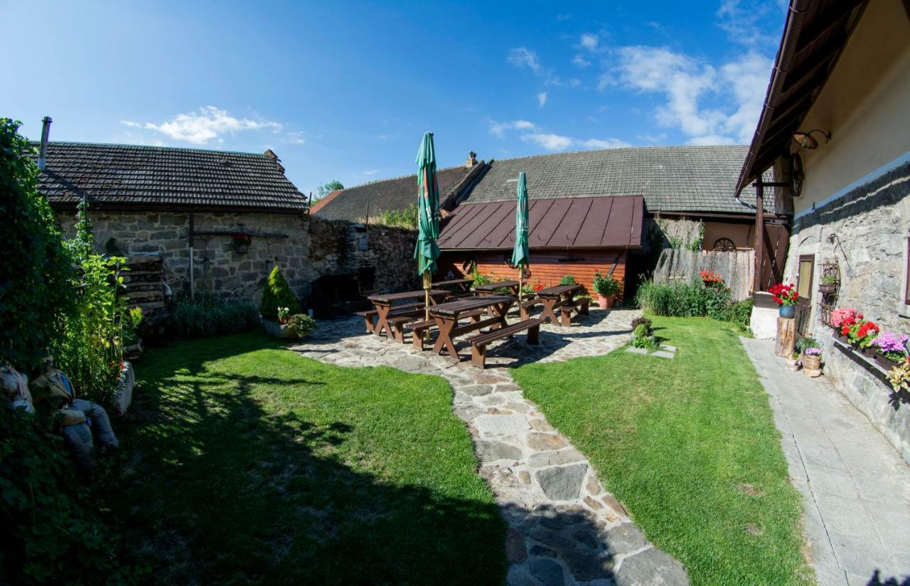 Penzion Kamenny Dvur Vimperk Buitenkant foto