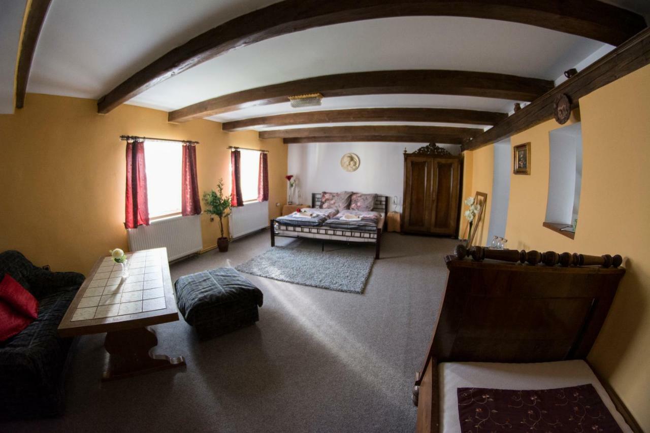 Penzion Kamenny Dvur Vimperk Buitenkant foto